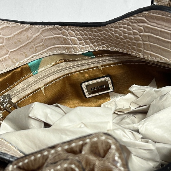 Vintage GUESS Y2K Monogram Handbag - Excellent Condition - Rare G Buckle - Picture 5 of 5